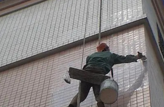 赣州市卫生间漏水维修公司分享下赣州市外墙防水的必要性。
